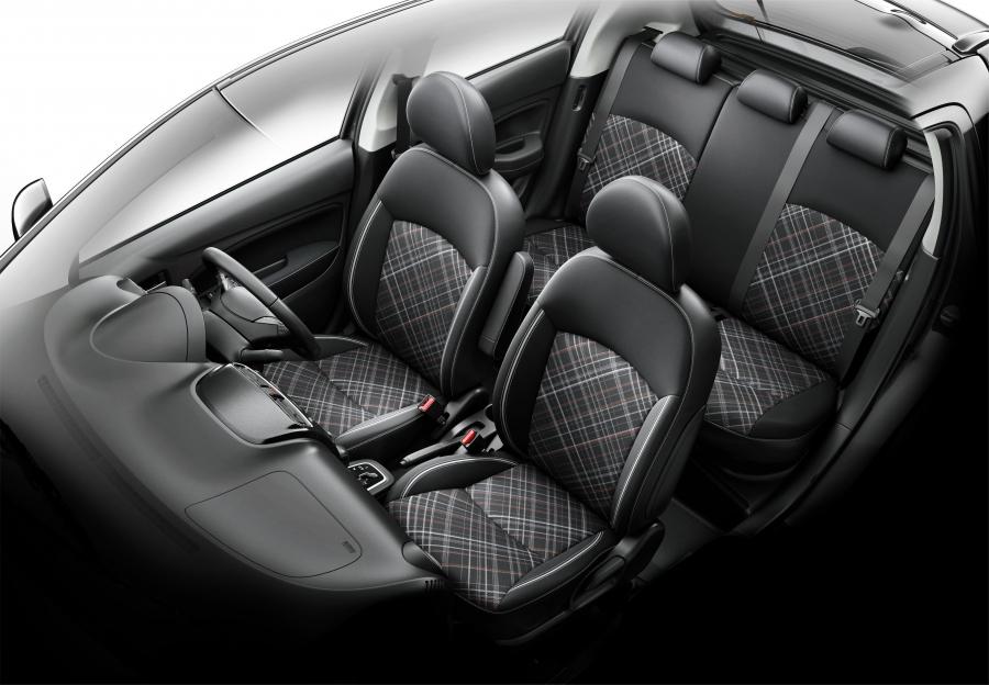 Интерьер Mitsubishi Mirage 2019 года  (TH) (фото 6 из 22)